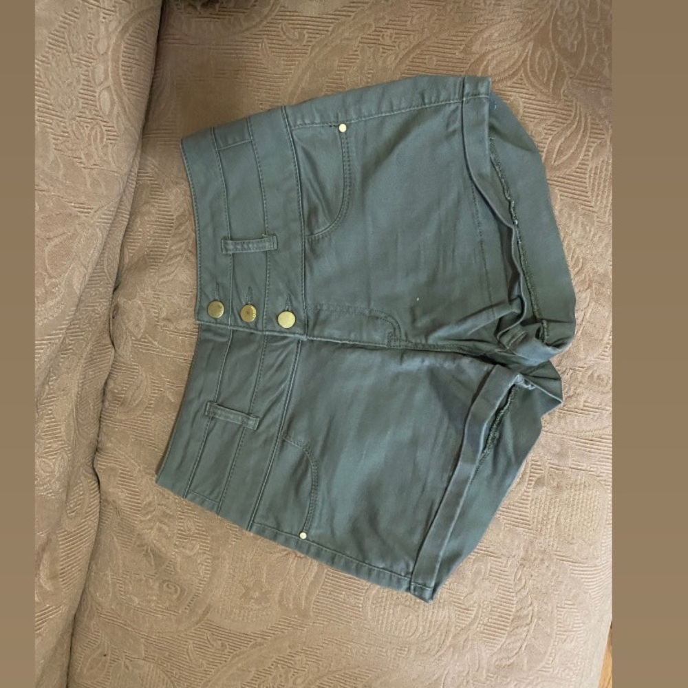Olive green High-Waisted Refugee shorts